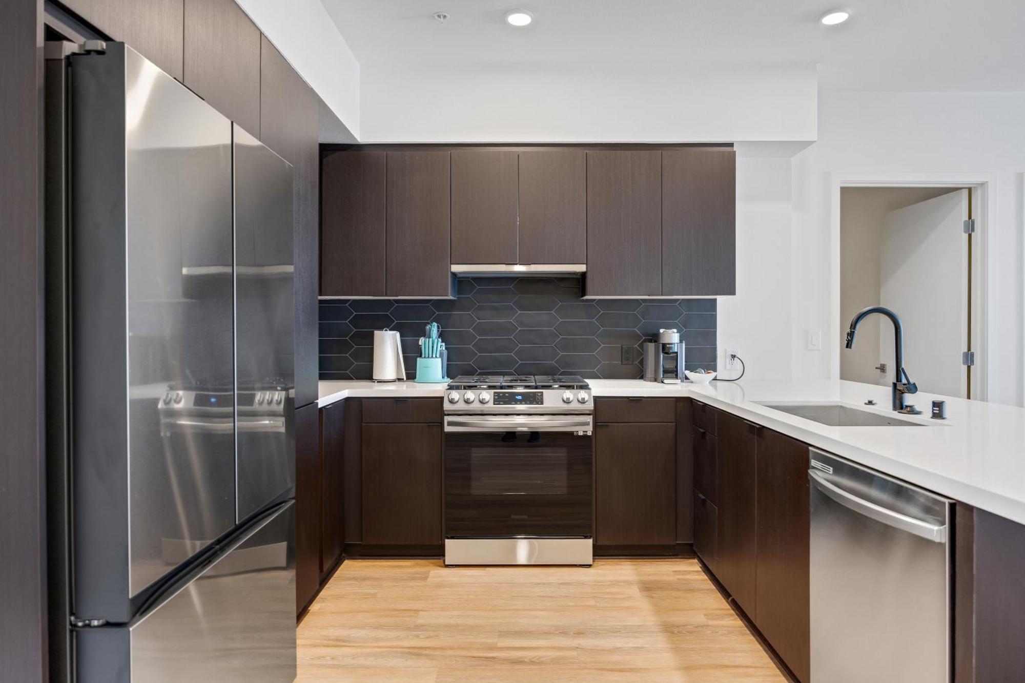 One Lux - West Hollywood Aparthotel