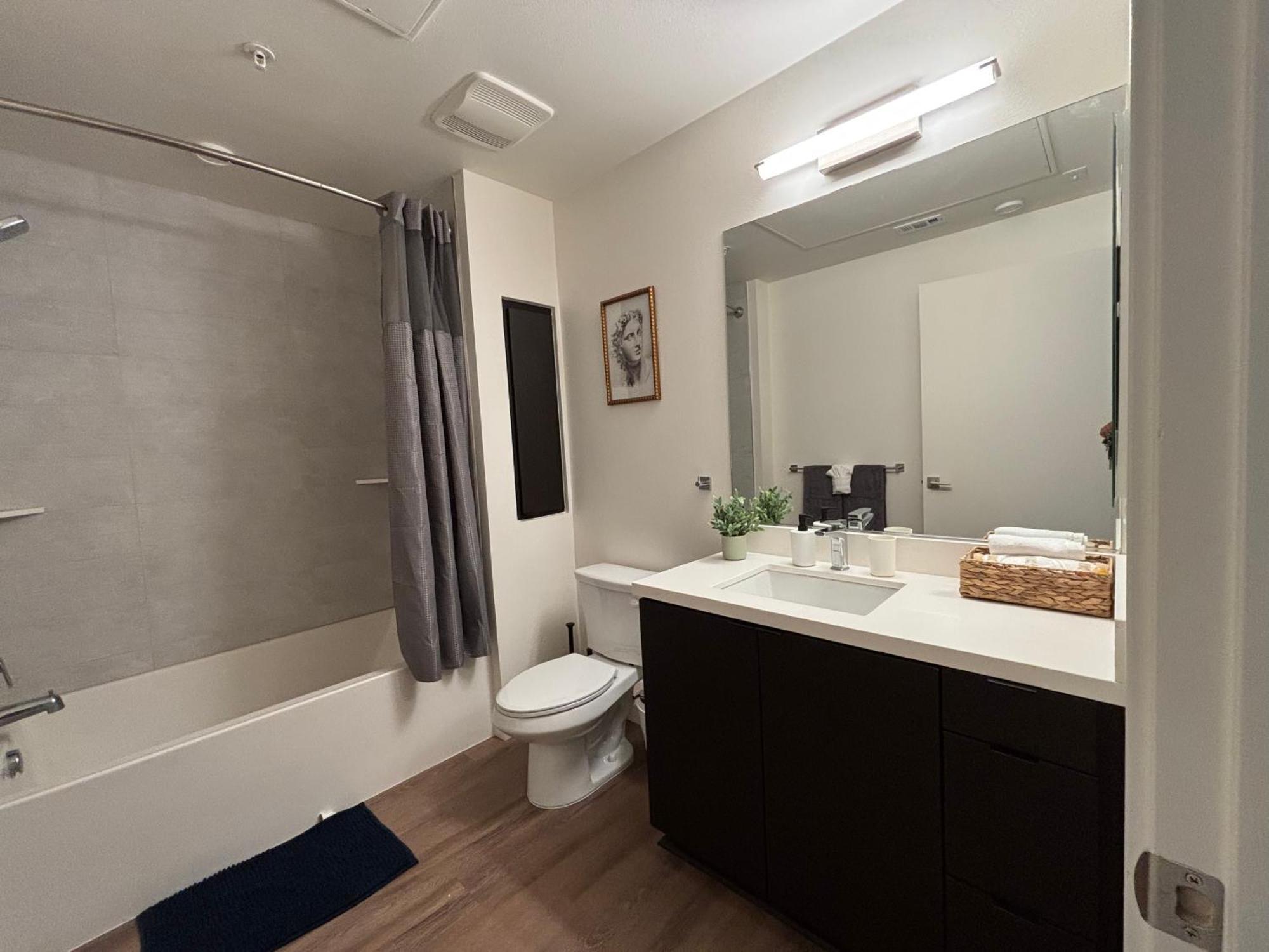 One Lux - West Hollywood Aparthotel