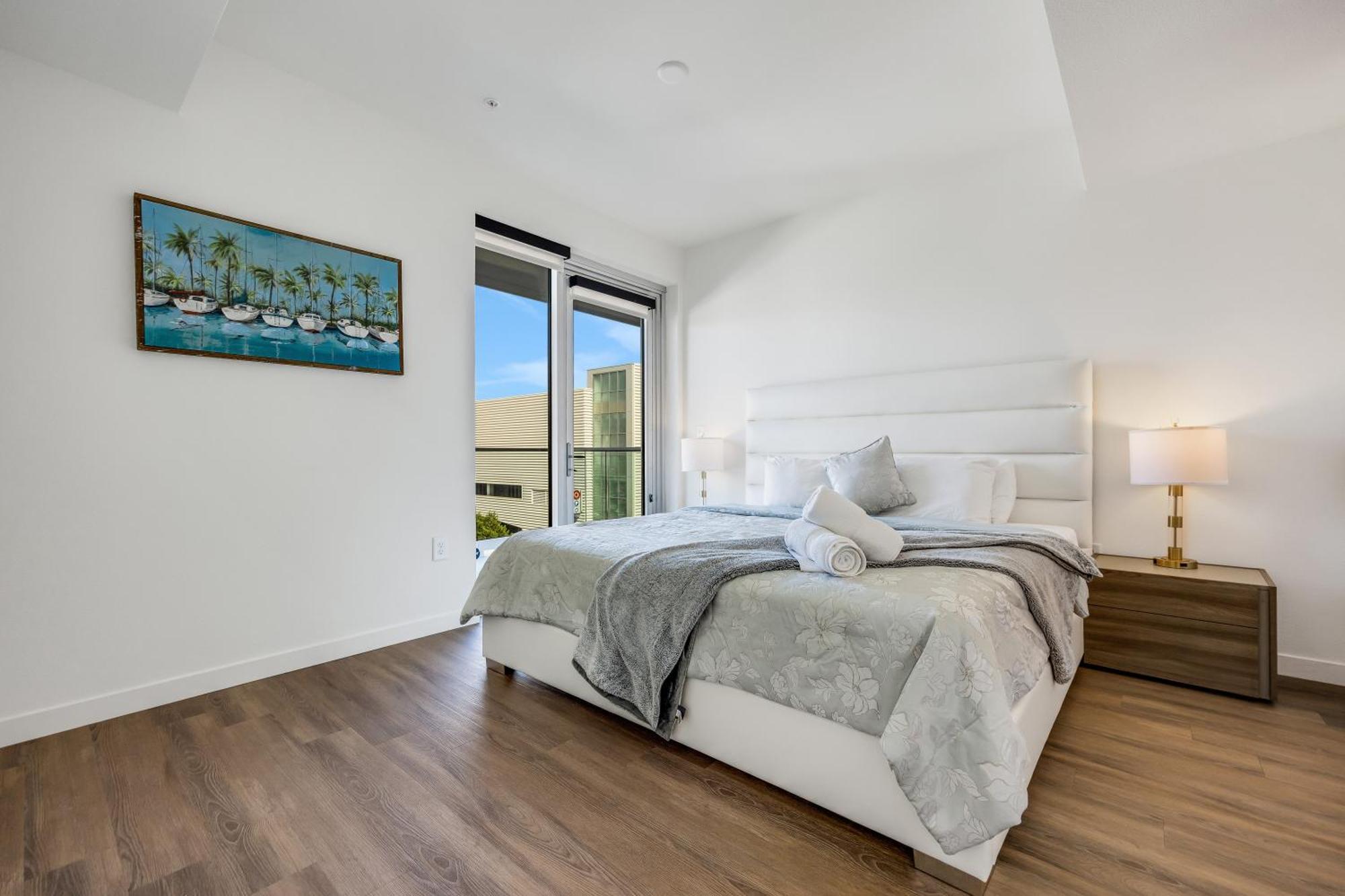 One Lux - West Hollywood * Los Angeles