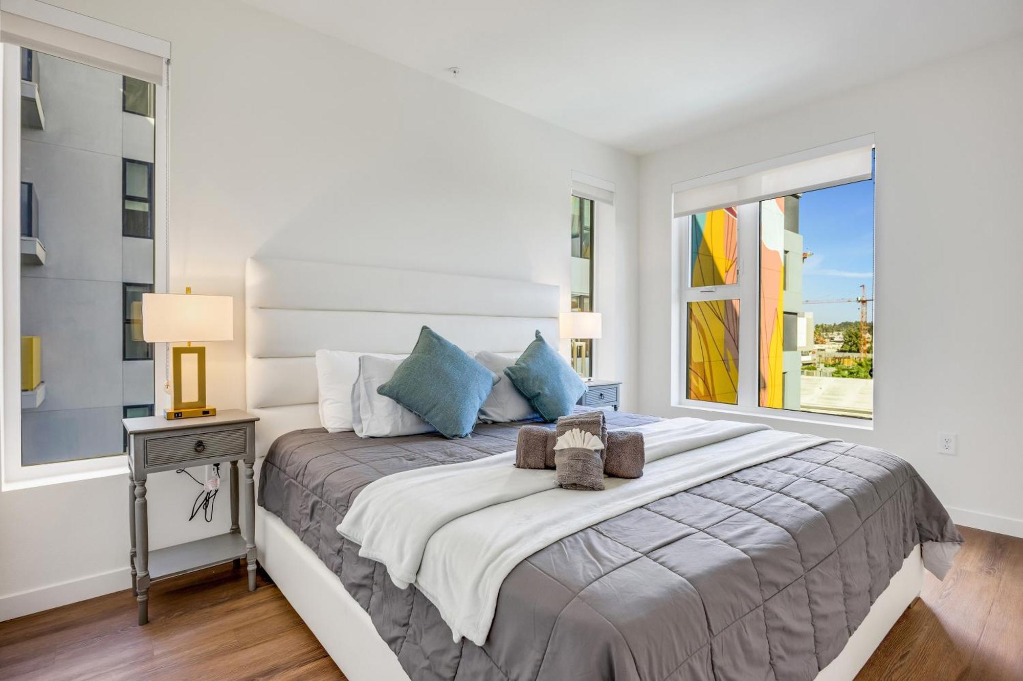 One Lux - West Hollywood Aparthotel