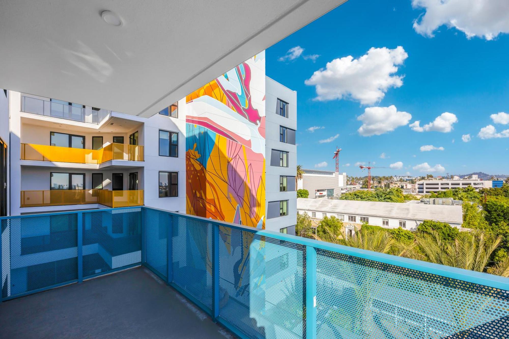 One Lux - West Hollywood Aparthotel *
