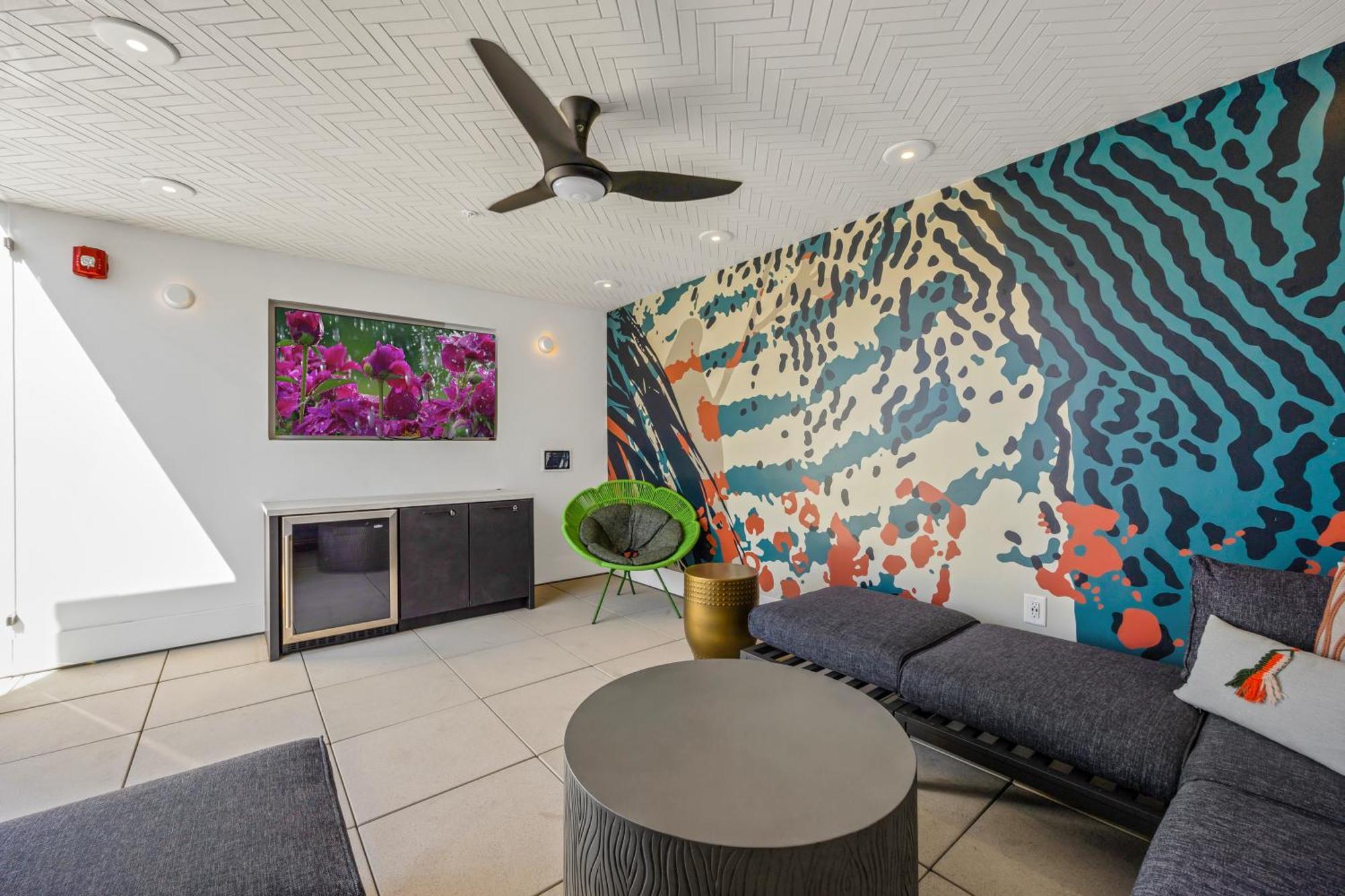 One Lux - West Hollywood *