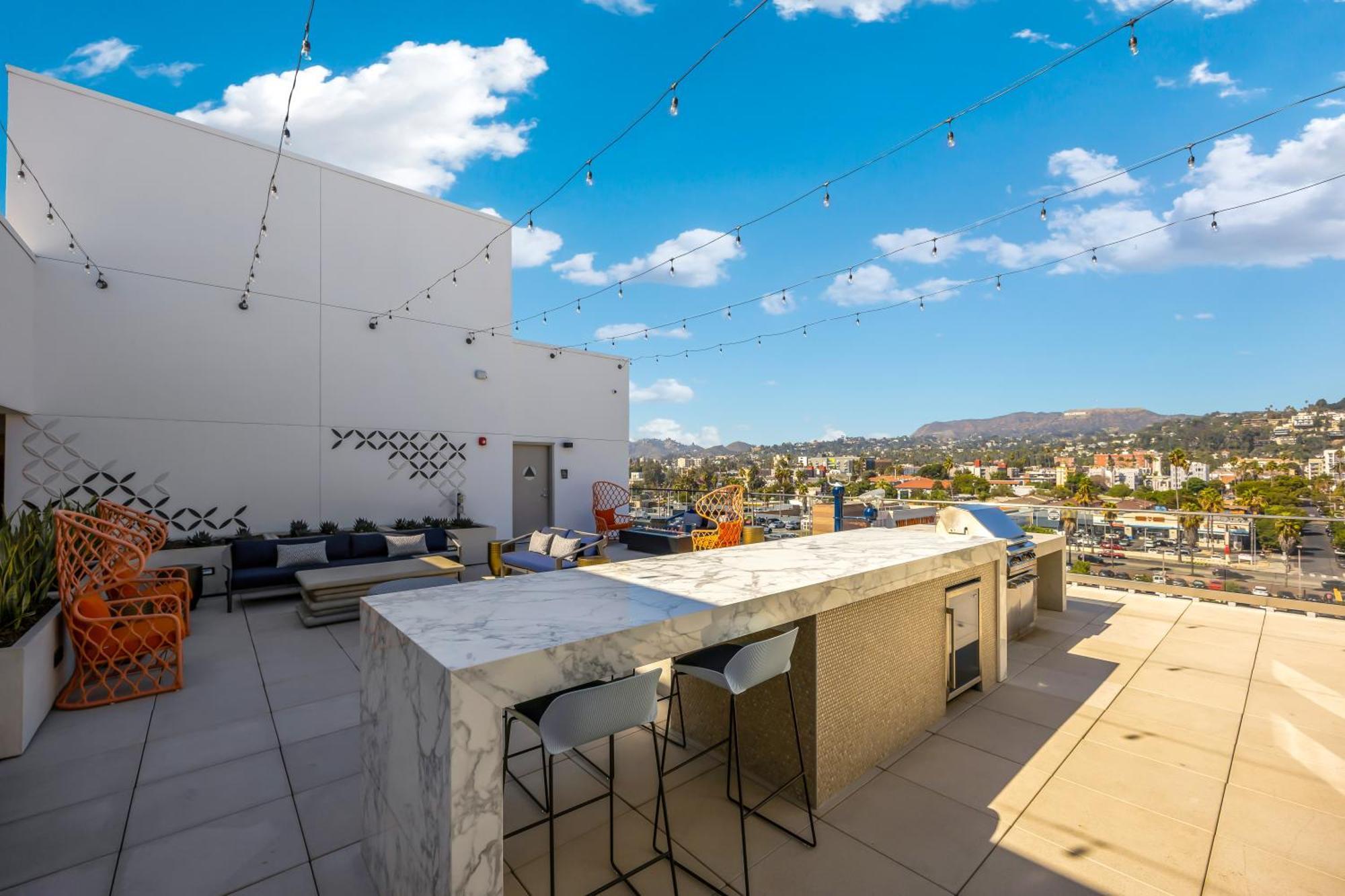 One Lux - West Hollywood Aparthotel