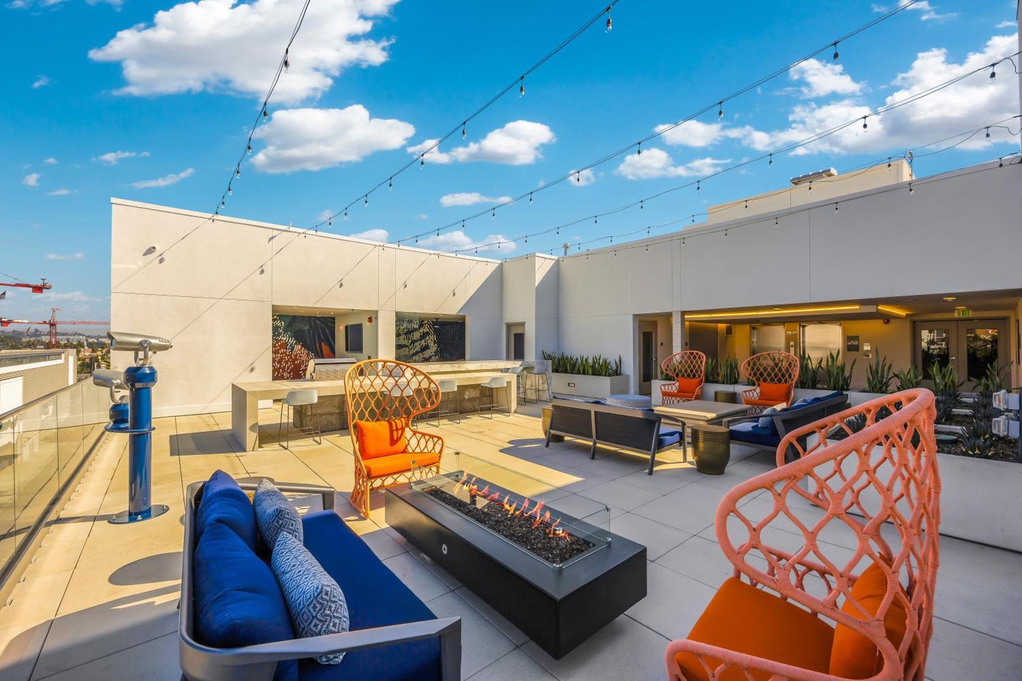 One Lux - West Hollywood Aparthotel