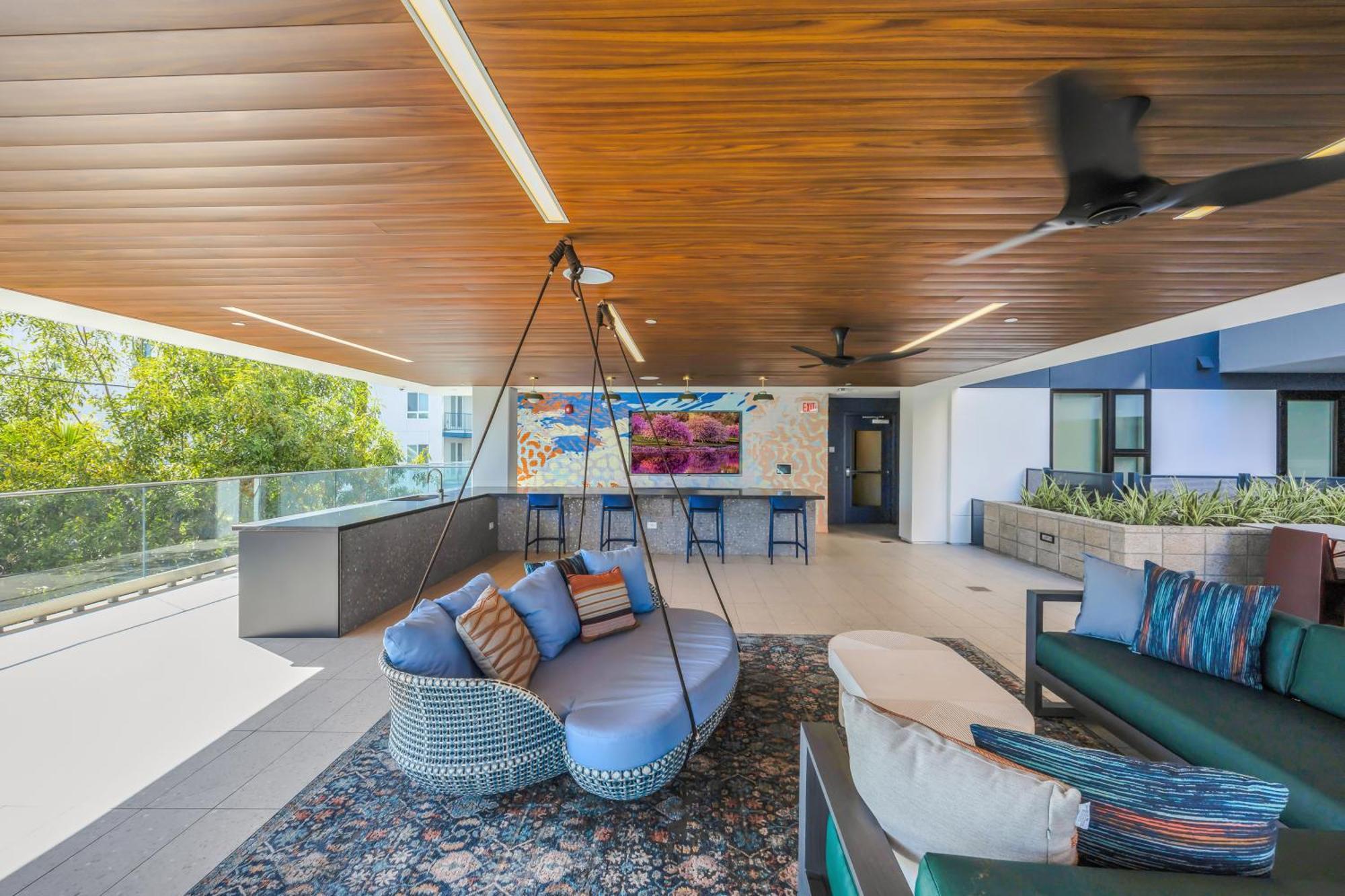 One Lux - West Hollywood Los Angeles