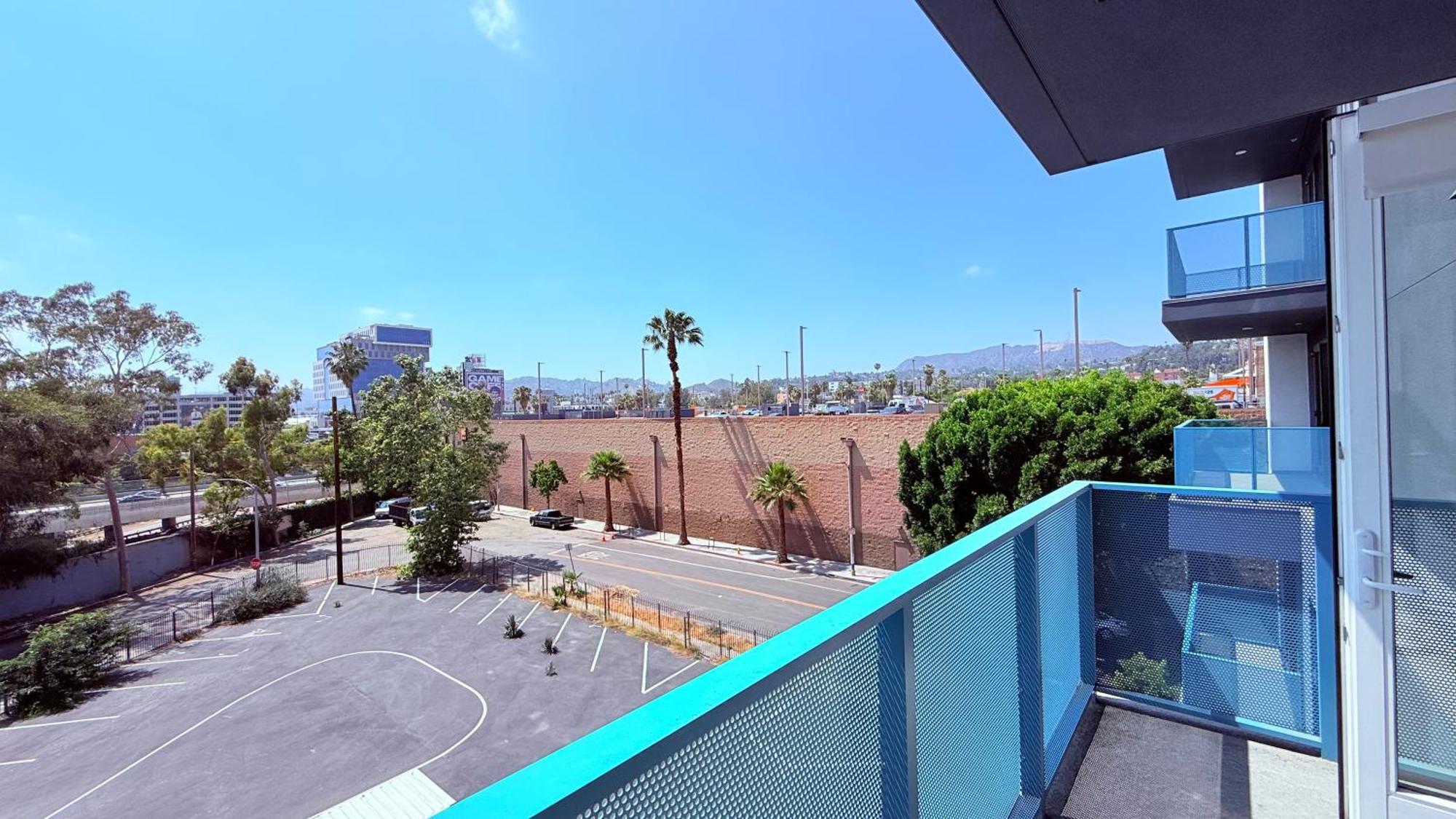 One Lux - West Hollywood Aparthotel *