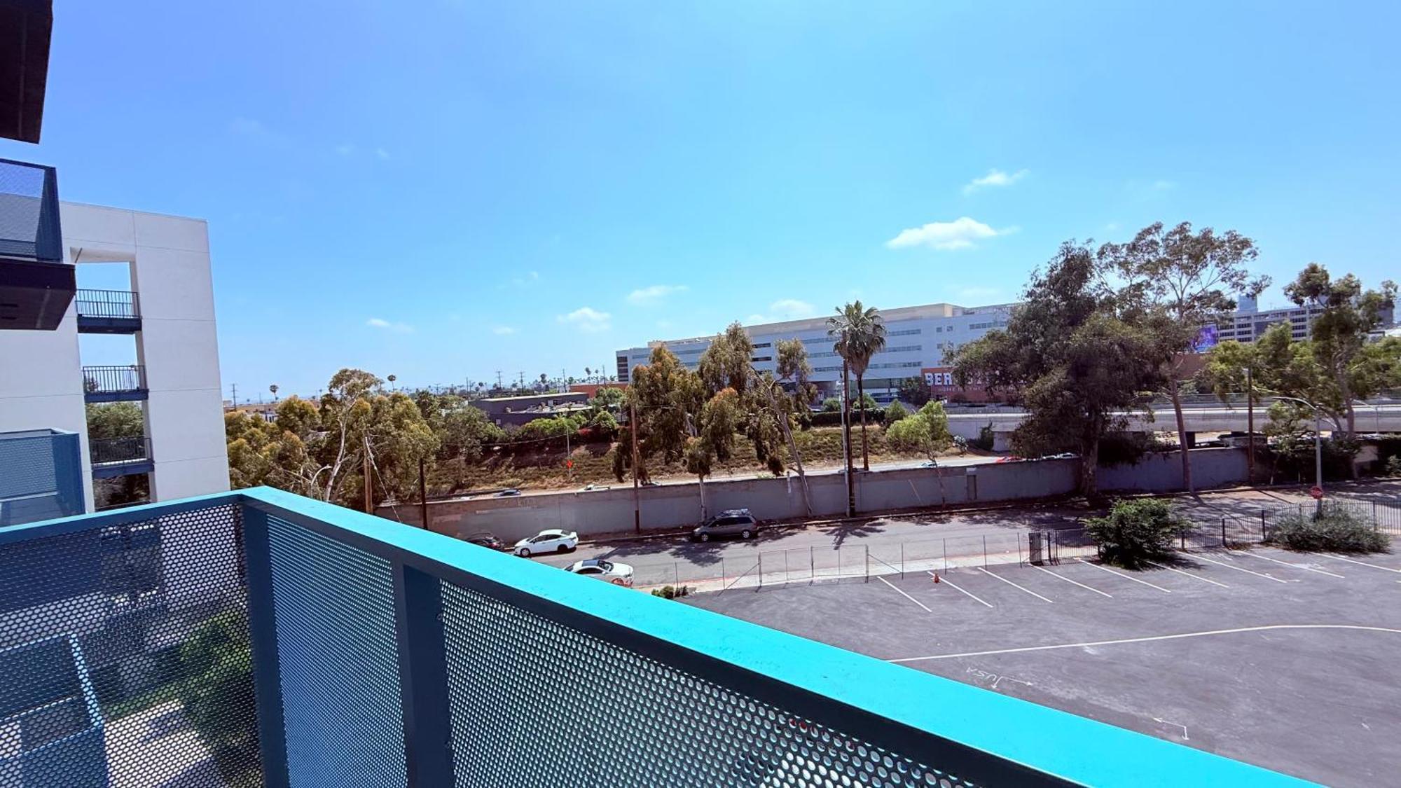 One Lux - West Hollywood Aparthotel