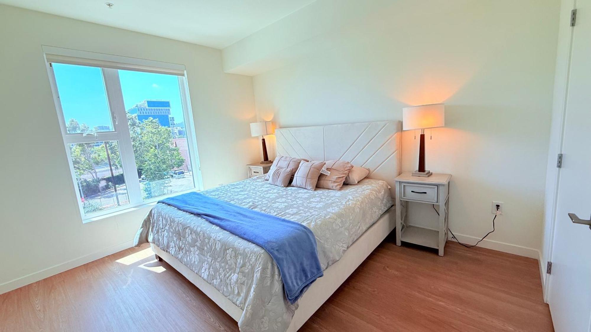 One Lux - West Hollywood Los Angeles