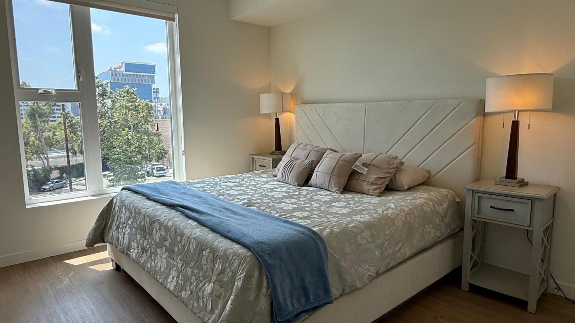 One Lux - West Hollywood Los Angeles